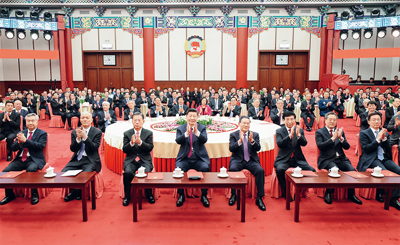 2023年12月29日，全国政协在北京举行新年茶话会。党和国家领导人习近平、李强、赵乐际、王沪宁、蔡奇、丁薛祥、李希、韩正出席茶话会并观看演出。 新华社记者 鞠鹏/摄