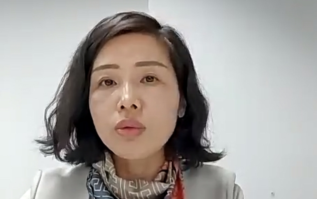 微笑的人
描述已自动生成