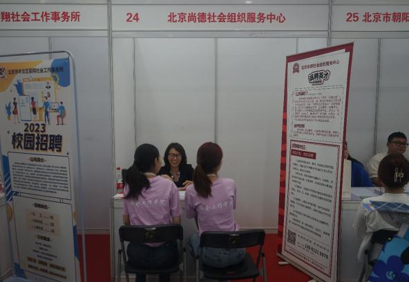 文本
描述已自动生成