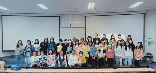 15c8610e2abc47d386b4f2687a8f8ba7.jpg 中秋庆祝活动合影_副本.jpg