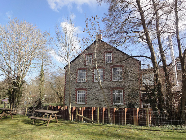 6bd60509c1d34617b85759f222f5f072.jpg a002.jpg