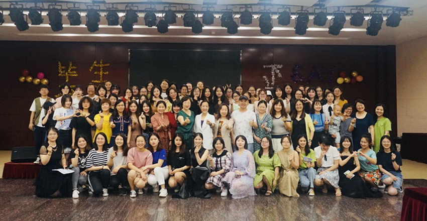 e51c5c606ee7403a93c1bd038c06fc00.jpg 合影.jpg